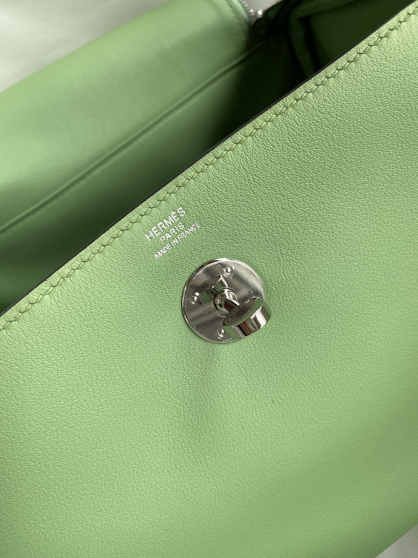 Hermes Lindy 26cm Handbag Shoulder Bag In Green Kiwi Swift Leather